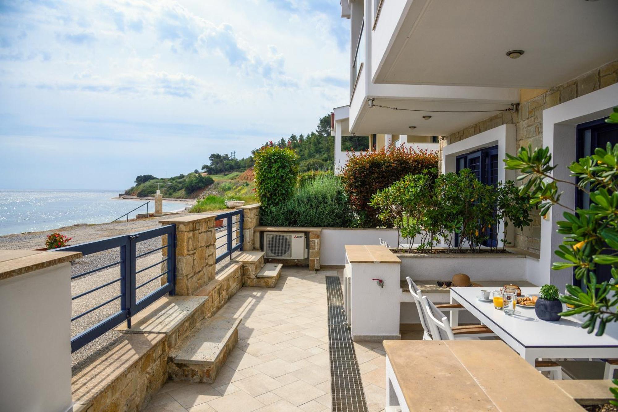 Elpiniki Luxury Apartments ネア・ポティダイア エクステリア 写真