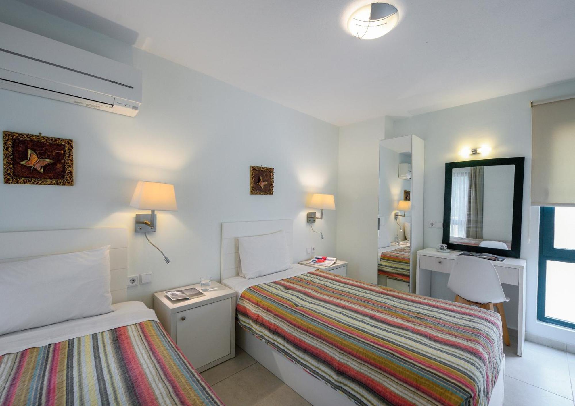 Elpiniki Luxury Apartments ネア・ポティダイア エクステリア 写真