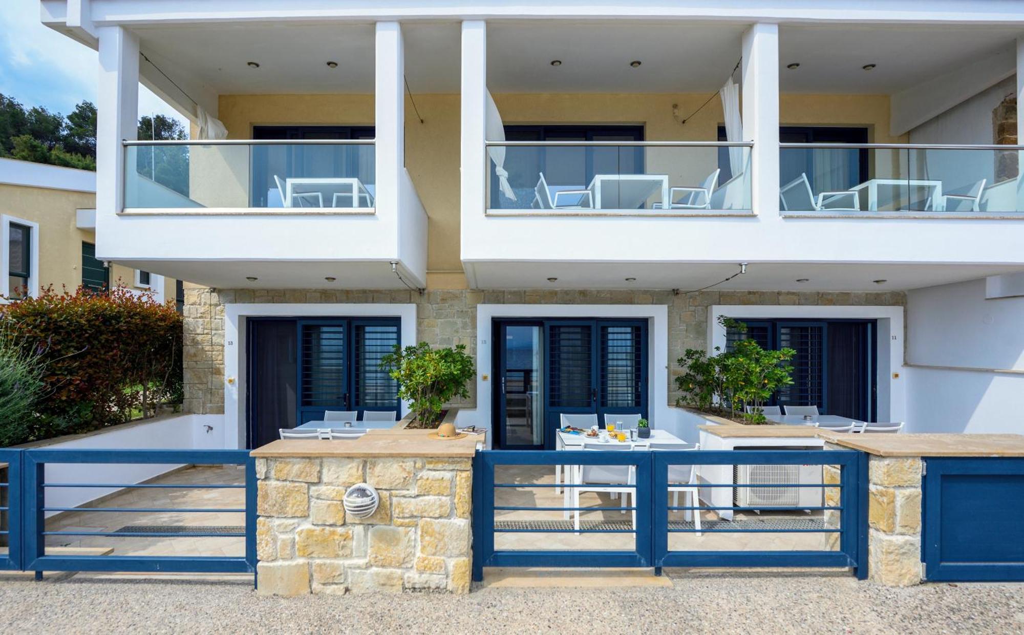 Elpiniki Luxury Apartments ネア・ポティダイア エクステリア 写真