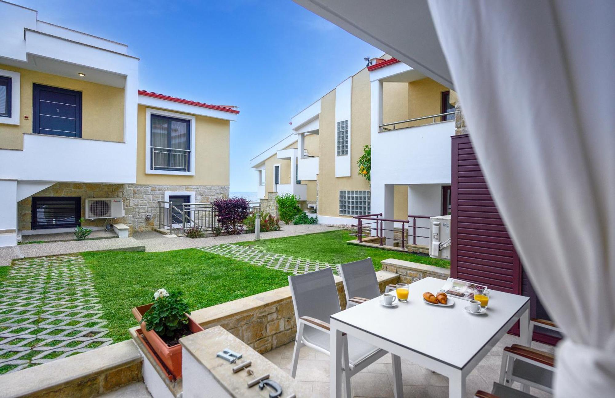 Elpiniki Luxury Apartments ネア・ポティダイア エクステリア 写真