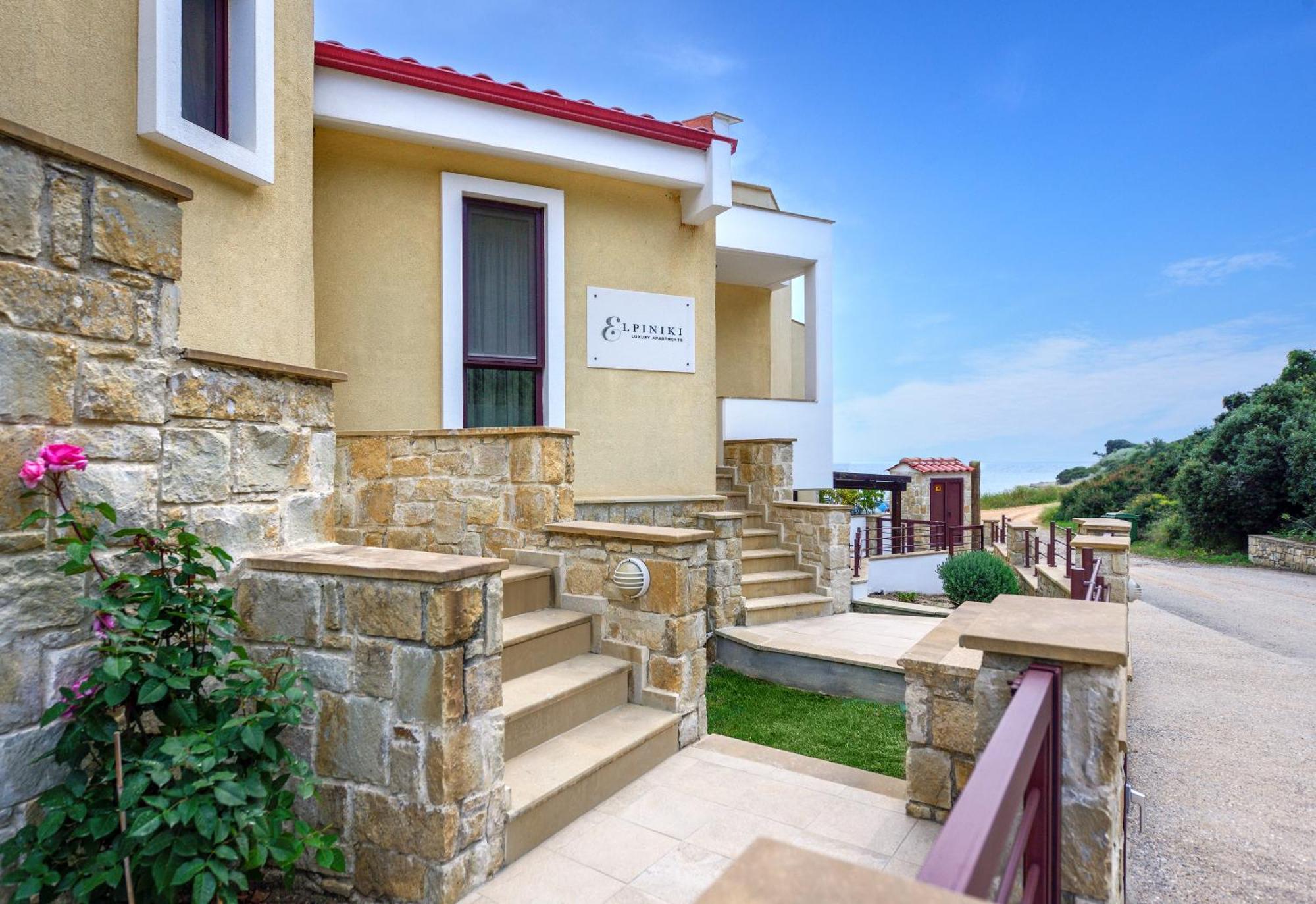 Elpiniki Luxury Apartments ネア・ポティダイア エクステリア 写真