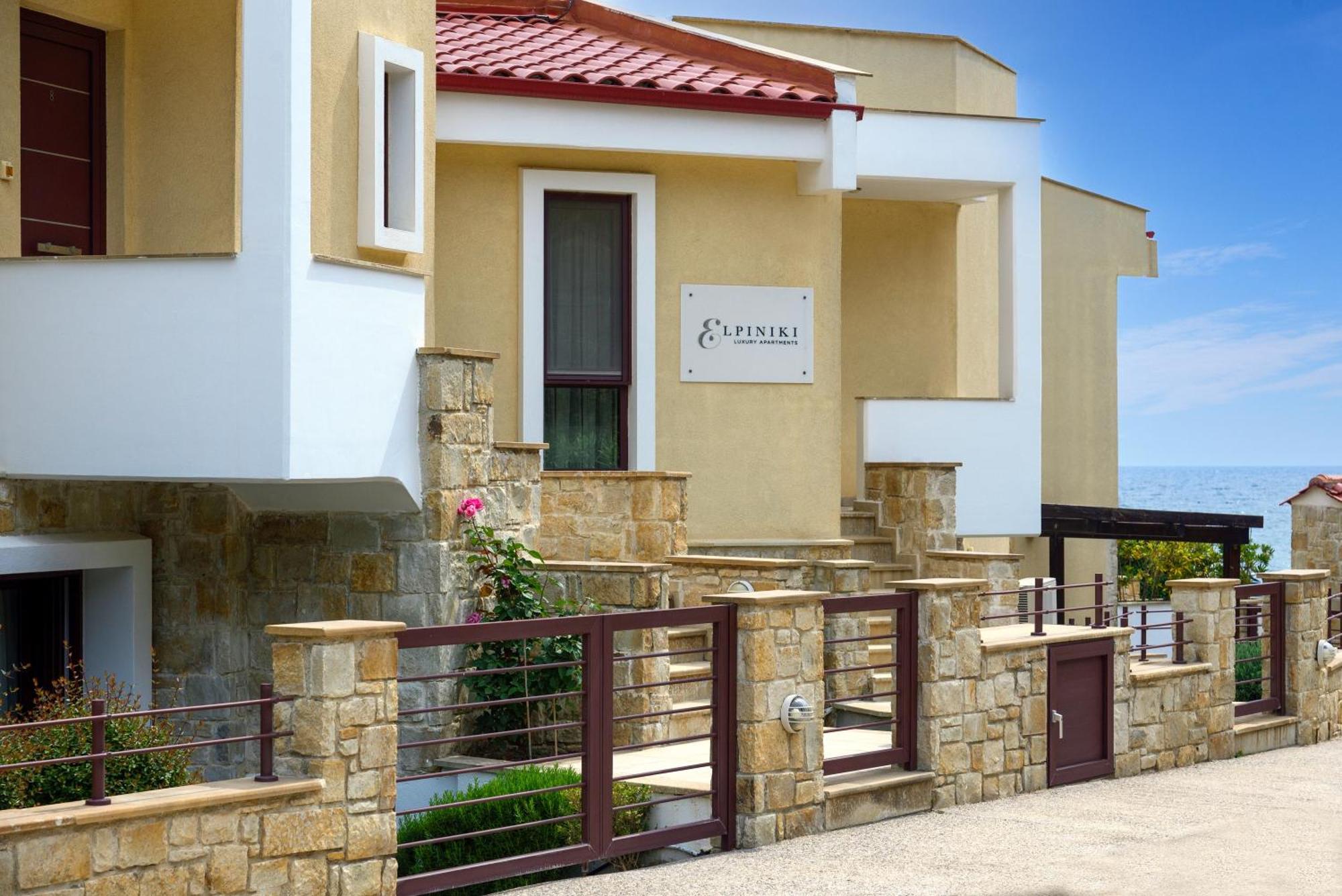 Elpiniki Luxury Apartments ネア・ポティダイア エクステリア 写真