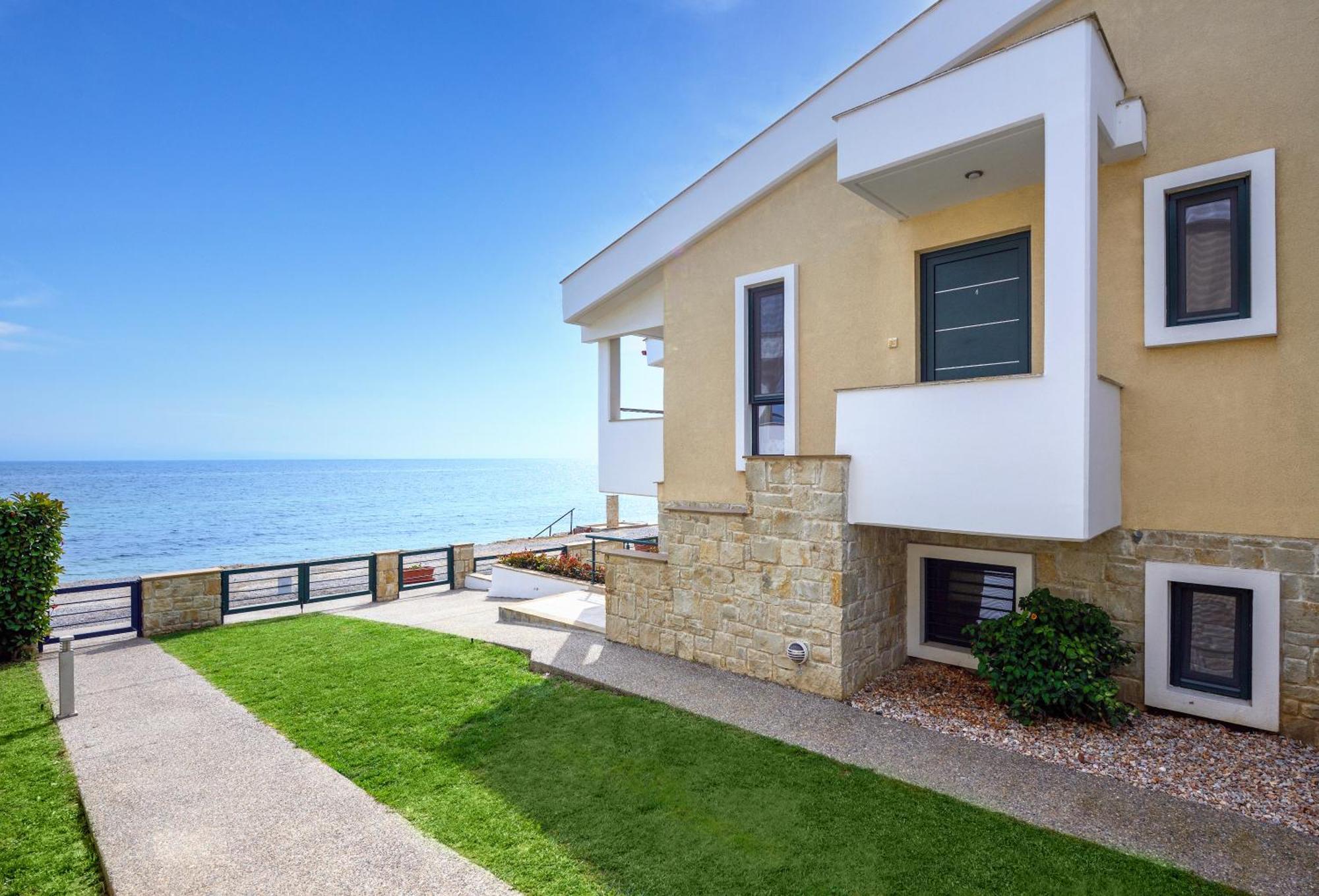 Elpiniki Luxury Apartments ネア・ポティダイア エクステリア 写真