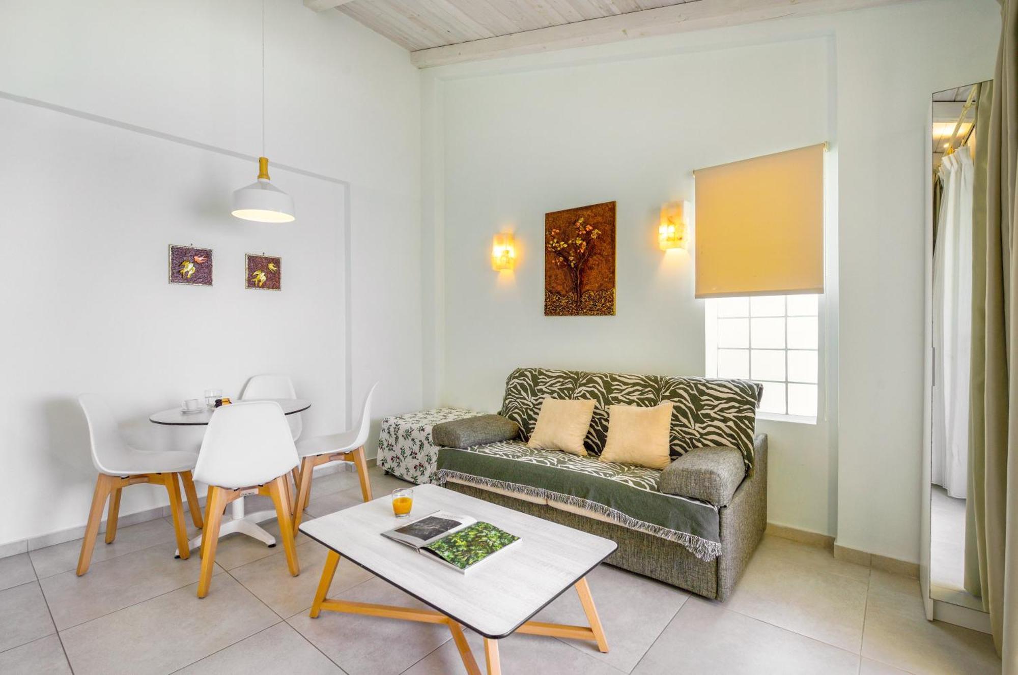 Elpiniki Luxury Apartments ネア・ポティダイア エクステリア 写真