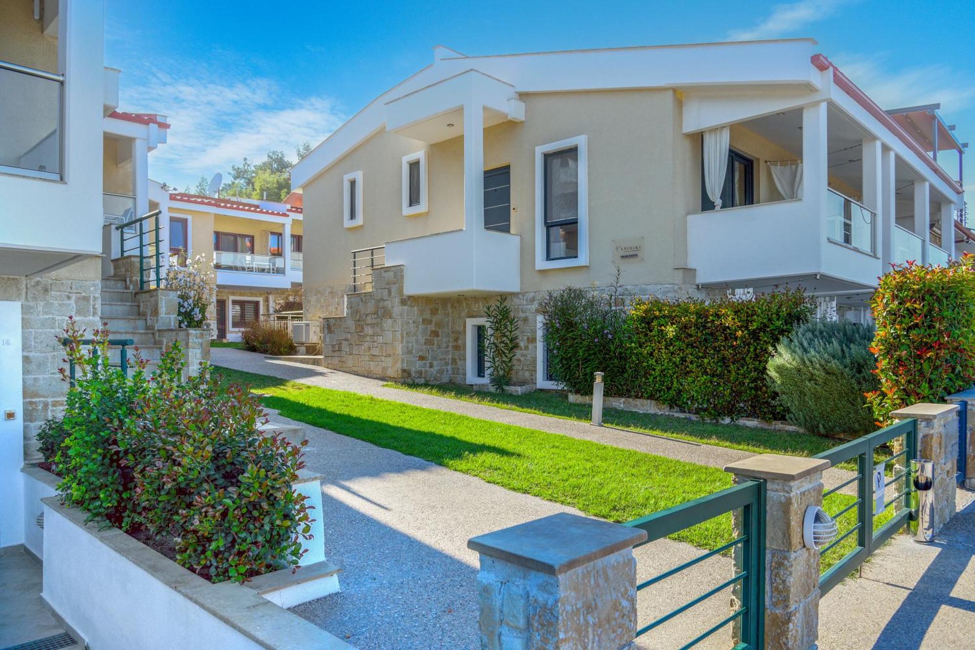 Elpiniki Luxury Apartments ネア・ポティダイア エクステリア 写真
